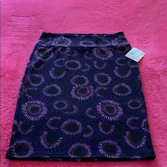 Purple LuLaRoe 26’ stretch skirt - Picture 3 of 5